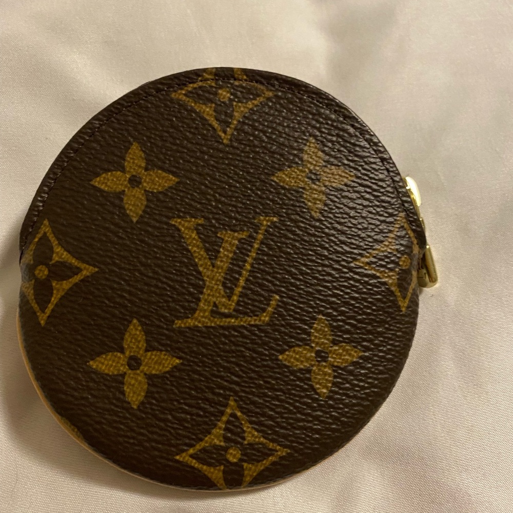 Louis Vuitton round coin purse